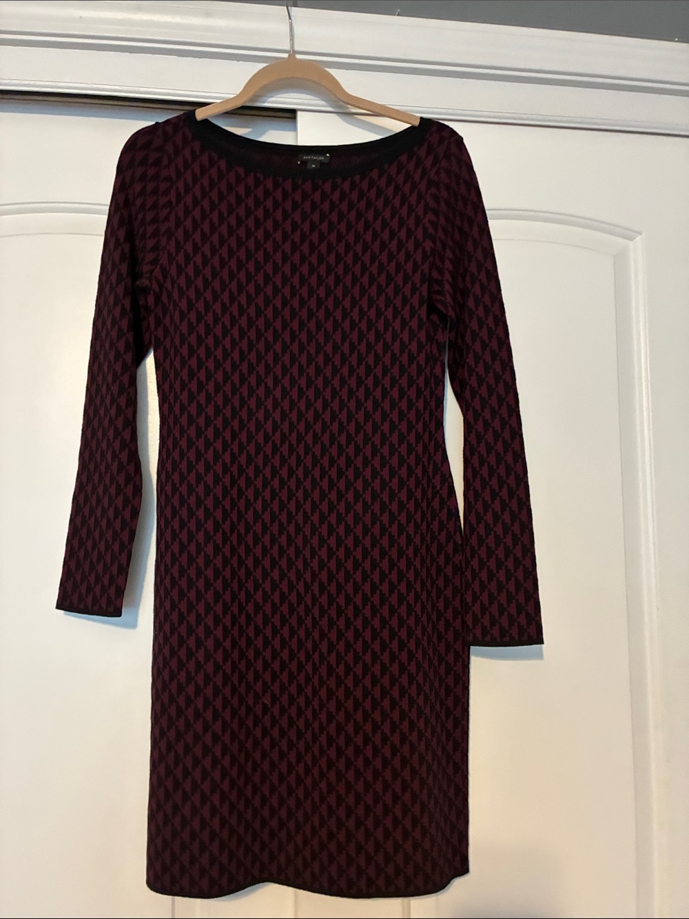 Ann Taylor Long Sleeve Geometric Sheath Dress in Plum and Black